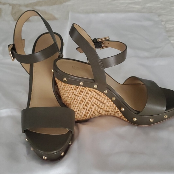 Shoes - Picture 1 of 1